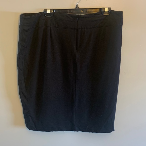 Adorable black skirt, sz18 - Picture 2 of 4
